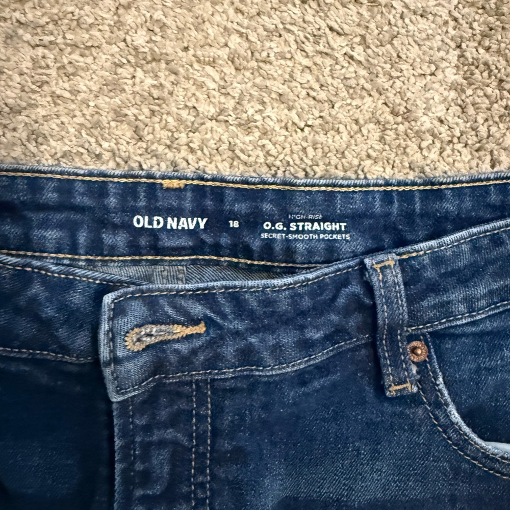 Old Navy Women's Distressed Dark Blue Jean Shorts - Picture 3 of 3